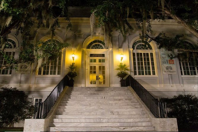 ghosts-of-charleston-night-time-walking-tour-with-unitarian-church-graveyard