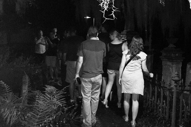 ghosts-of-charleston-night-time-walking-tour-with-unitarian-church-graveyard