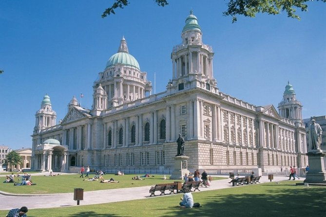 giants-causeway-dark-of-hedges-belfast-day-tour-from-dublin