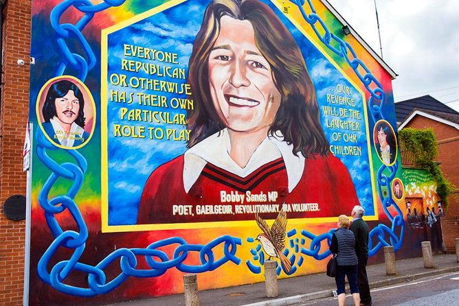 giants-causeway-dark-of-hedges-belfast-day-tour-from-dublin