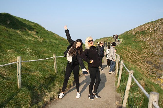 Giant's Causeway Day Tour and Belfast City Tour 1 Day Pass - Key Points