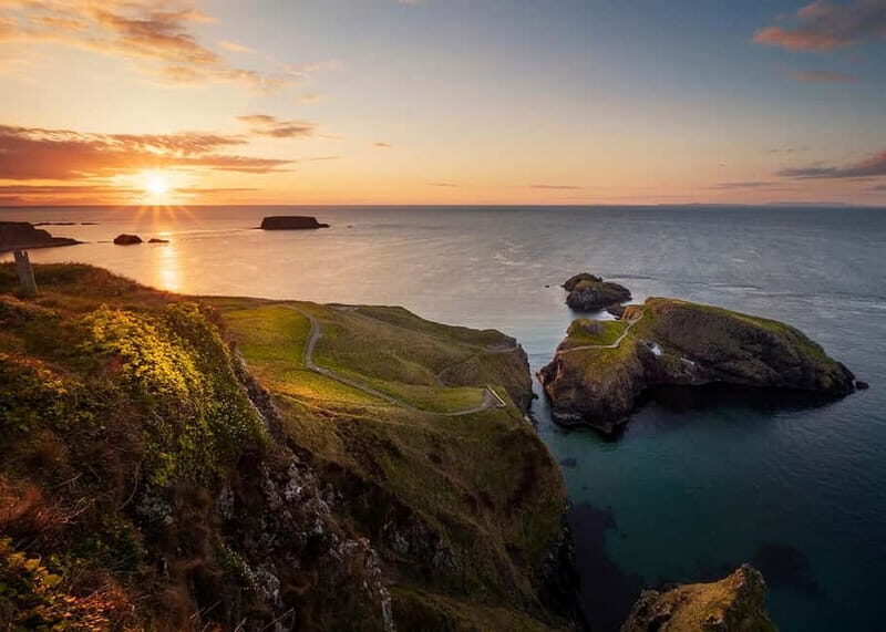 Giant's Causeway: Private Tour with Carrick-a-Rede bridge - Discover Northern Ireland’s Natural Wonders and Historic Gems on a Private Tour