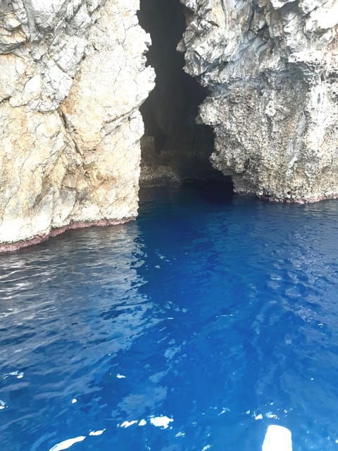 giardini-naxos-isola-bella-and-grottos-cruise-with-aperitif