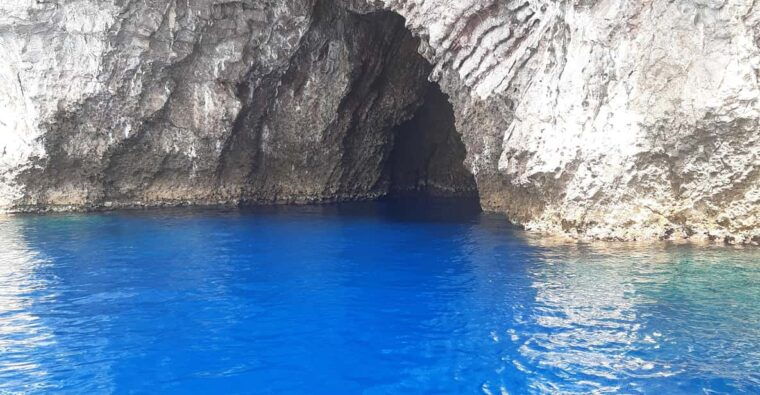 giardini-naxos-isola-bella-and-grottos-cruise-with-aperitif