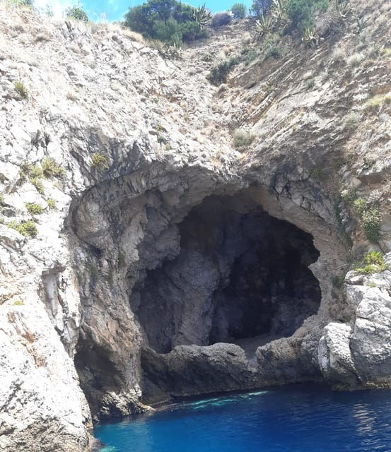 giardini-naxos-isola-bella-and-grottos-cruise-with-aperitif