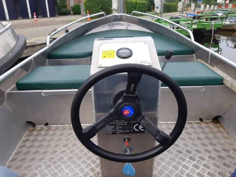 Giethoorn: 2 Hours 8 persons boat steeringwheel + cushions - Tips & Considerations Based on Reviews