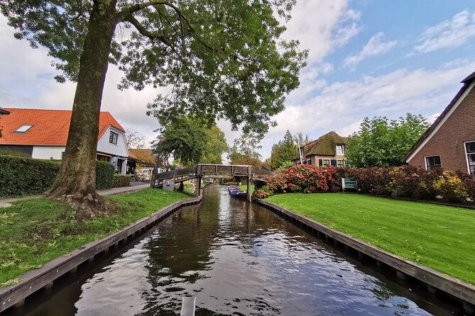 giethoorn-afsluitdijk-zaanse-schans-day-tour-incl-hotel-pick-up