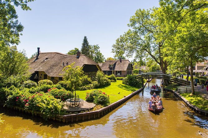 giethoorn-and-afsluitdijk-day-trip-from-amsterdam-with-boat-trip