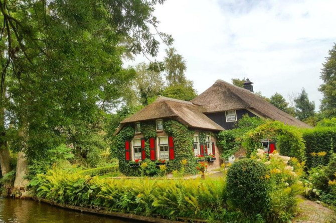 giethoorn-and-zaanse-schans-windmills-day-trip-from-amsterdam