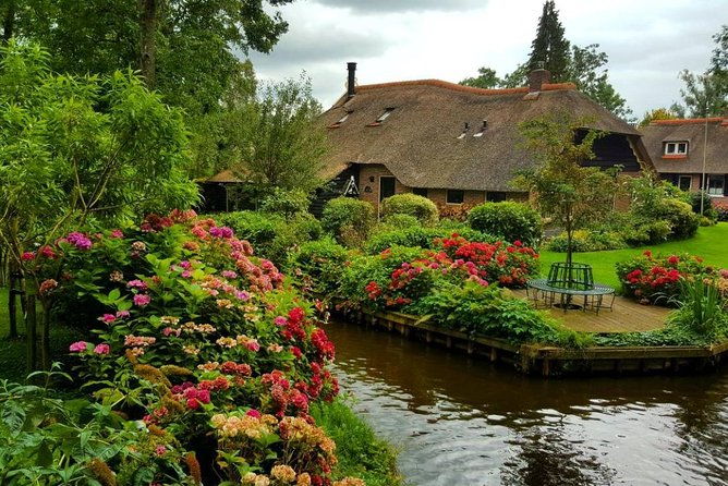 giethoorn-and-zaanse-schans-windmills-day-trip-from-amsterdam