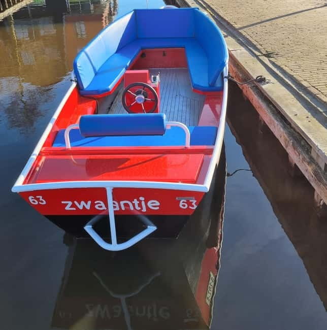 Giethoorn: Boat Rental 2,5 hour 1-8 persons - Key Points