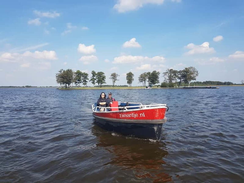 Giethoorn: Boat Rental 2,5 hour 1-8 persons - Discovering Giethoorn’s Unique Charm