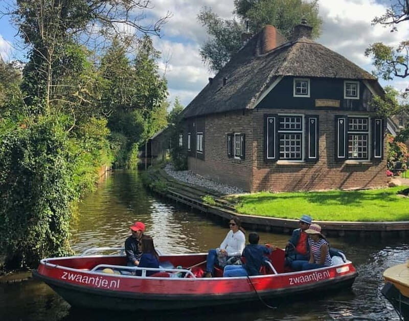 Giethoorn: Boat Rental 2,5 hour 1-8 persons - Practicalities and What’s Included