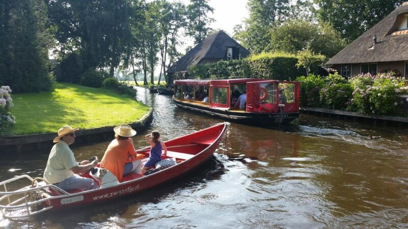 giethoorn-canal-cruise-giethoorn-village-and-lake