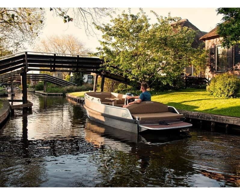 Giethoorn centre: Private tour with local tourguide - Key Points  