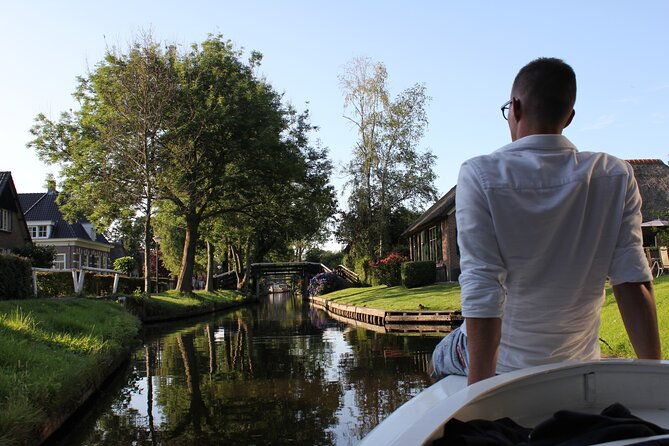giethoorn-day-trip-from-amsterdam-with-cruise-and-cheeseplatter