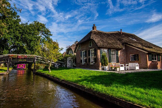 giethoorn-highlights-canal-cruise-and-sightseeing-village