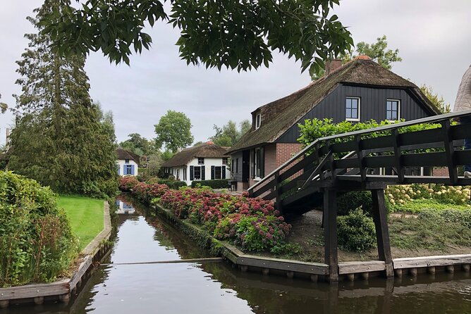giethoorn-private-boat-tour-exploring-the-north-netherlands