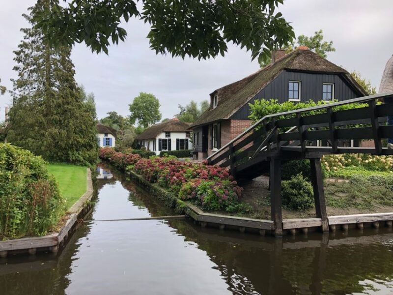 giethoorn-private-boat-tour-zaanse-schans-windmills-2