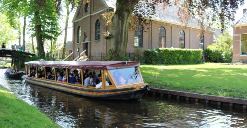 Giethoorn: Private Guided Canal Cruise with Coffee and Tea - Why This Tour Offers a Unique Slice of Giethoorn  