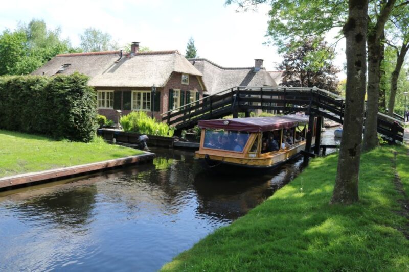 Giethoorn: Private Guided Canal Cruise with Coffee and Tea - Who Will Love This Tour?  