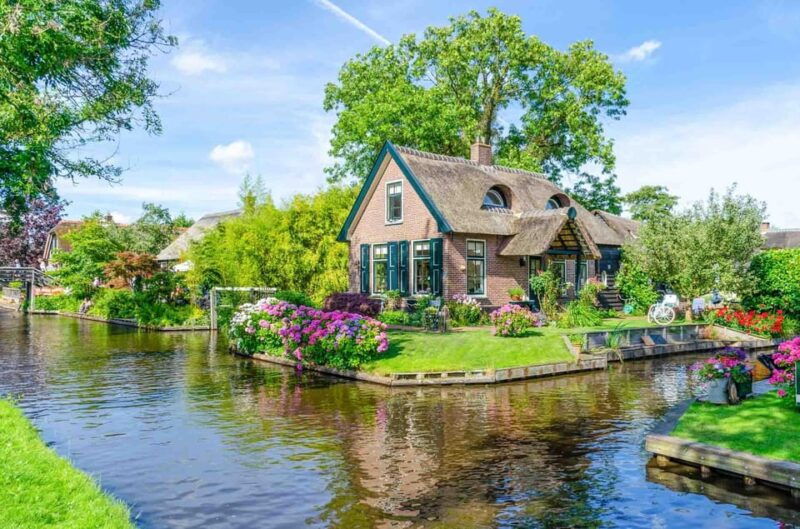 giethoorn-public-boat-cruise-zaanse-schans-windmill-tour
