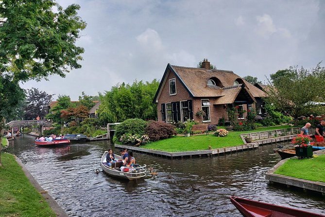 giethoorn-small-group-tour-from-amsterdam-max-8-people