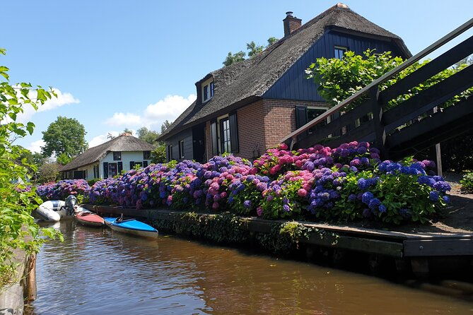 giethoorn-small-group-tour-from-amsterdam-w-small-electric-boat