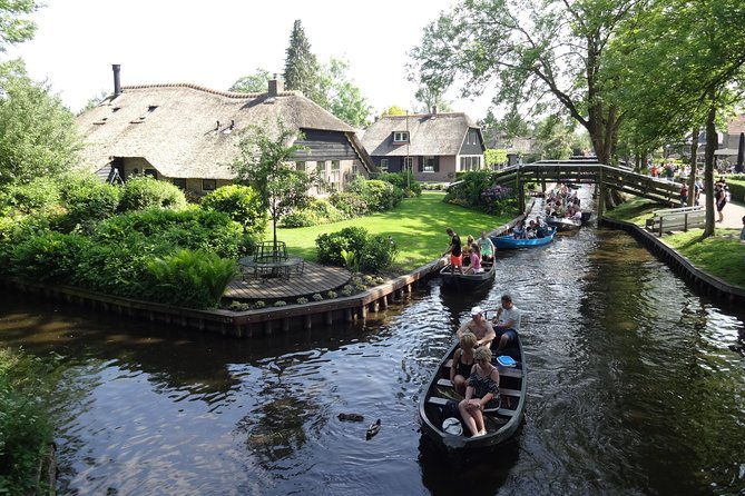 giethoorn-small-group-tour-from-amsterdam-w-small-electric-boat