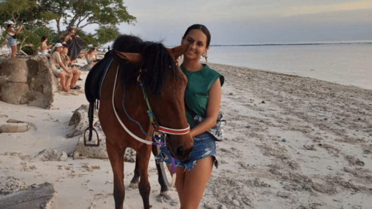 gili-trawangan-horse-riding-on-the-beach