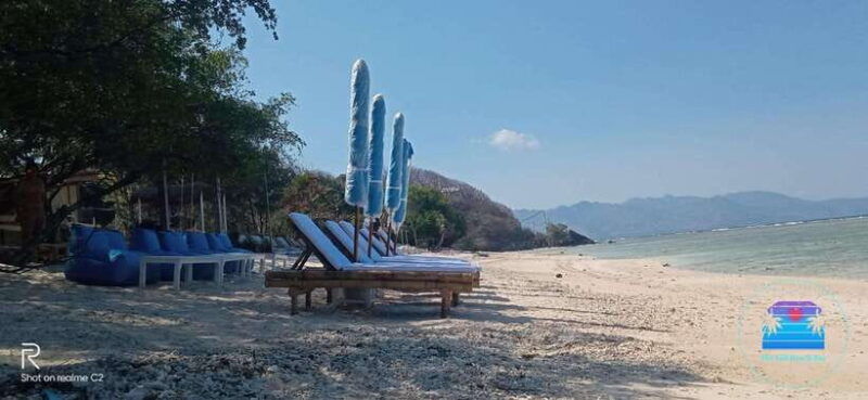 gili-trawangan-the-beach-bar-sunbed-with-cocktail-chill