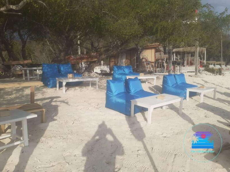 gili-trawangan-the-beach-bar-sunbed-with-cocktail-chill