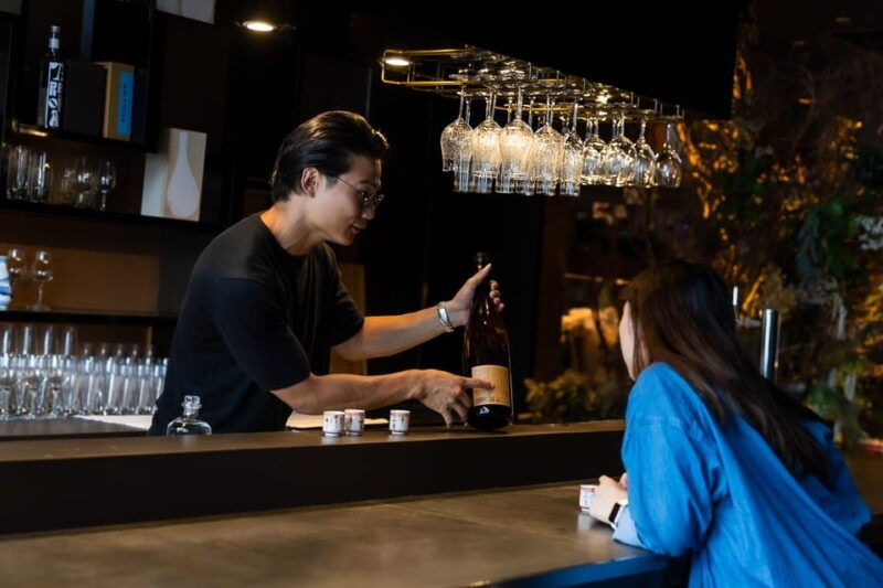 ginza-tokyo-sake-experience-with-traditional-vessels