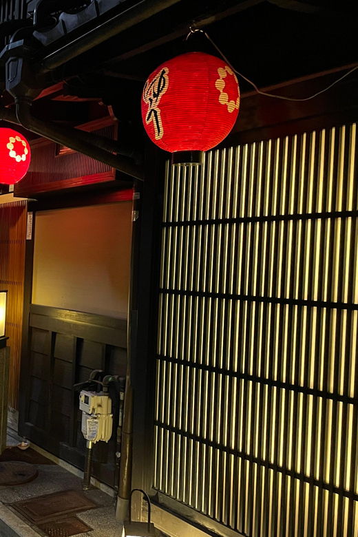 gion-guided-walking-tour-discover-the-world-of-geisha