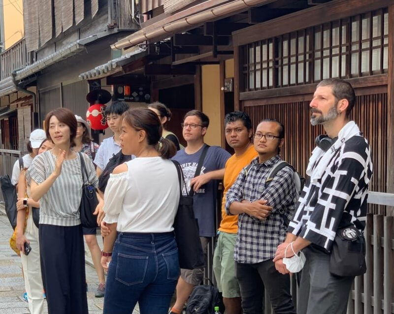 gion-guided-walking-tour-discover-the-world-of-geisha