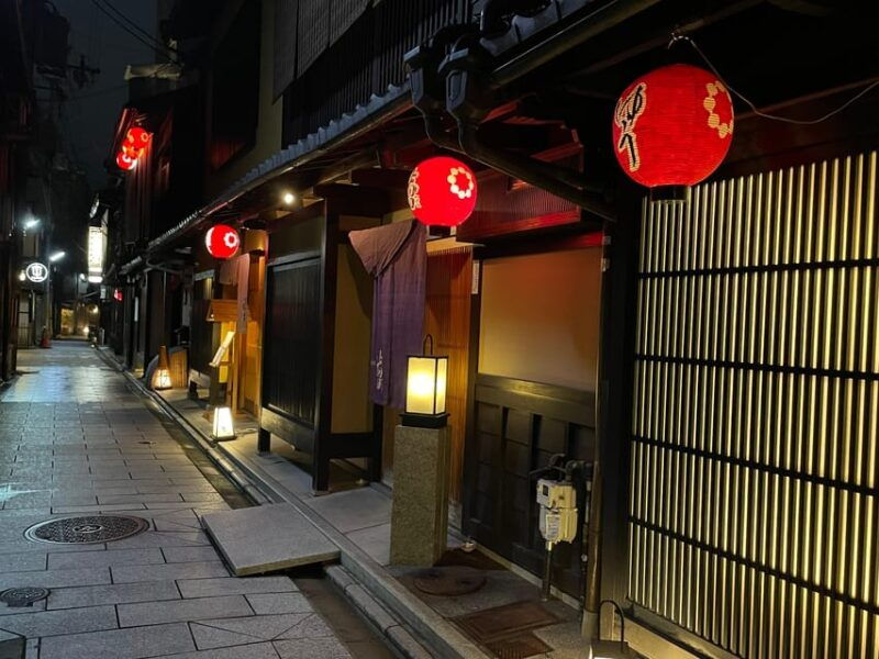 gion-guided-walking-tour-discover-the-world-of-geisha