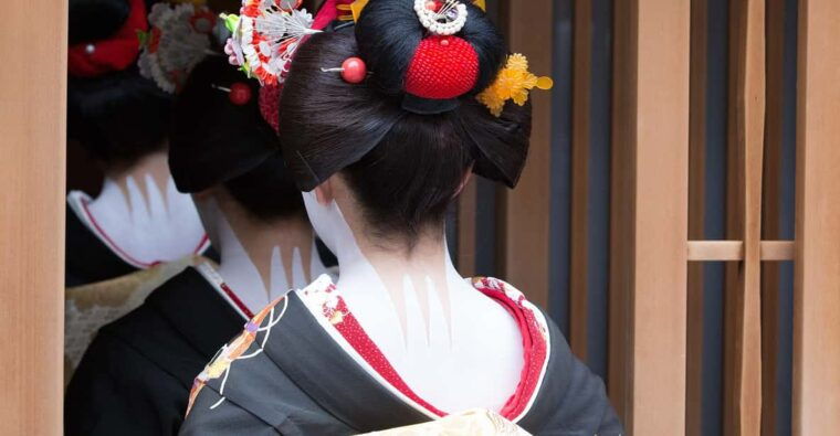 gion-guided-walking-tour-discover-the-world-of-geisha