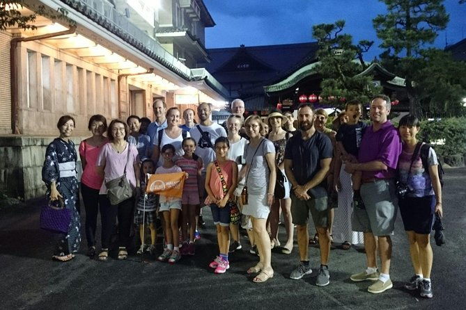 gion-walking-tour-by-night