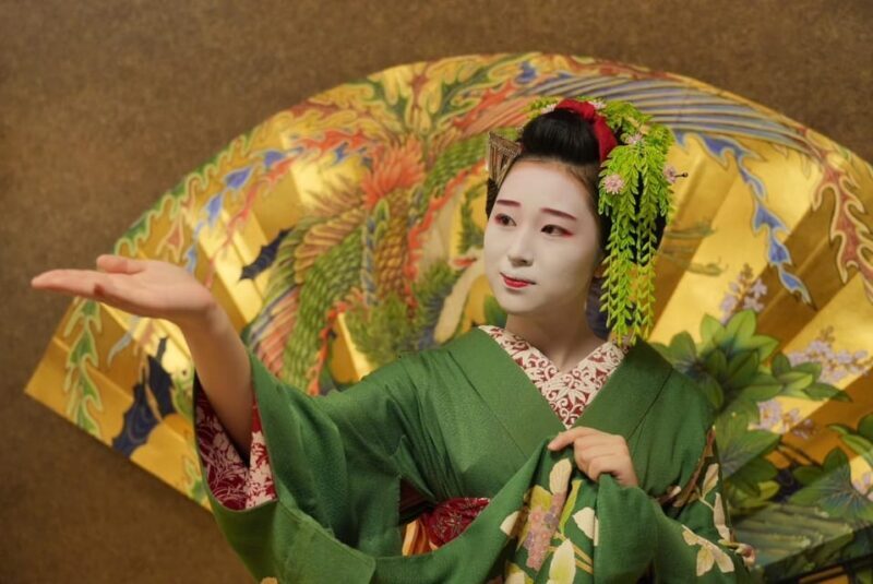 Gion Walking Tour, Geisha Show and Japanese Game in Kyoto - Key Points