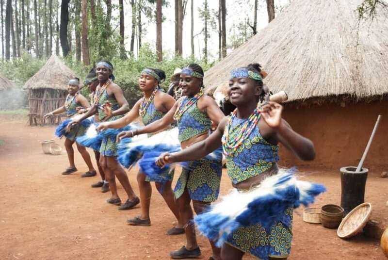 Giraffe Center,Elephant Orphanage,Kobe beads & Bomas - Practical Details and What to Expect
