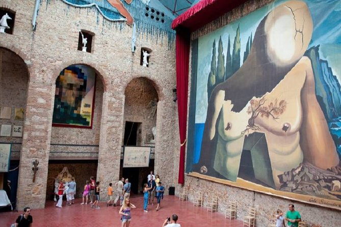 girona-dali-museum-small-group-tour-with-pick-up-from-barcelona