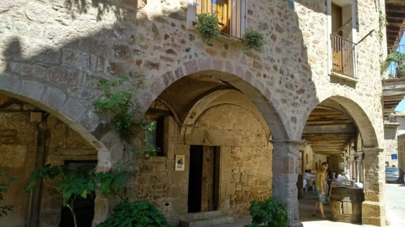 girona-volcano-area-besalu-and-banyoles-lake-tour