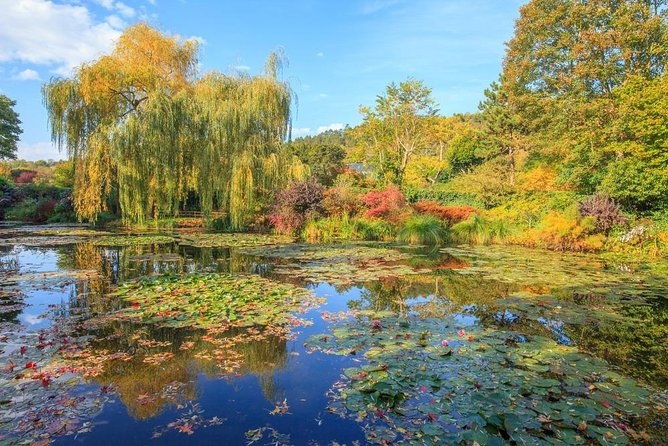 giverny-and-versailles-full-day-private-guided-tour-with-hotel-pickup