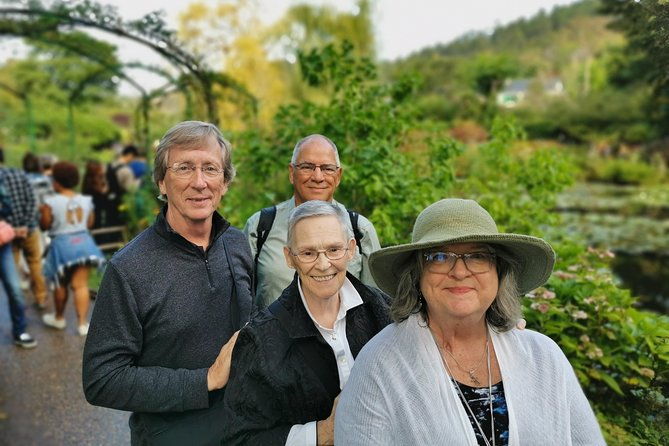 giverny-and-versailles-full-day-private-guided-tour-with-hotel-pickup