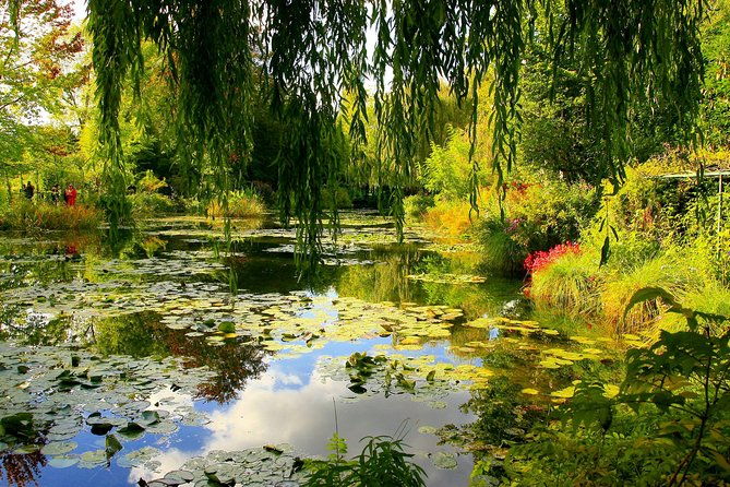 giverny-and-versailles-palace-audio-guided-day-trip-with-lunch-from-paris