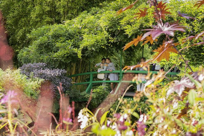 giverny-and-versailles-palace-audio-guided-day-trip-with-lunch-from-paris