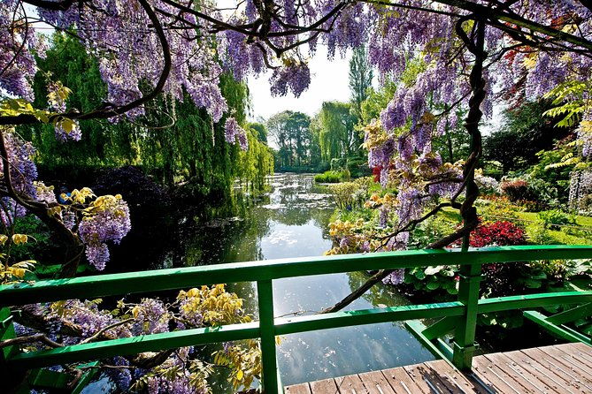 giverny-auvers-sur-oise-private-day-trip-with-monet-van-gogh-tour-from-paris-2