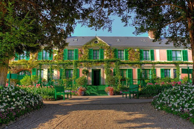 giverny-auvers-sur-oise-private-day-trip-with-monet-van-gogh-tour-from-paris