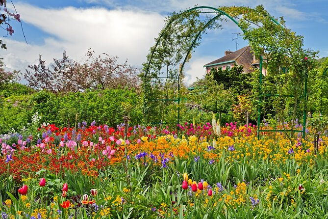 giverny-monets-house-and-gardens-half-day-tour-from-paris