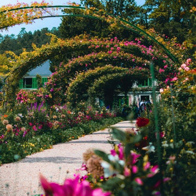 giverny-monets-house-gardens-private-tour-from-paris